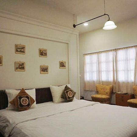 Manee Guesthouse And Record บ้านมานี Chiang Mai Extérieur photo