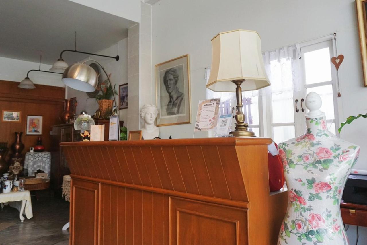 Manee Guesthouse And Record บ้านมานี Chiang Mai Extérieur photo